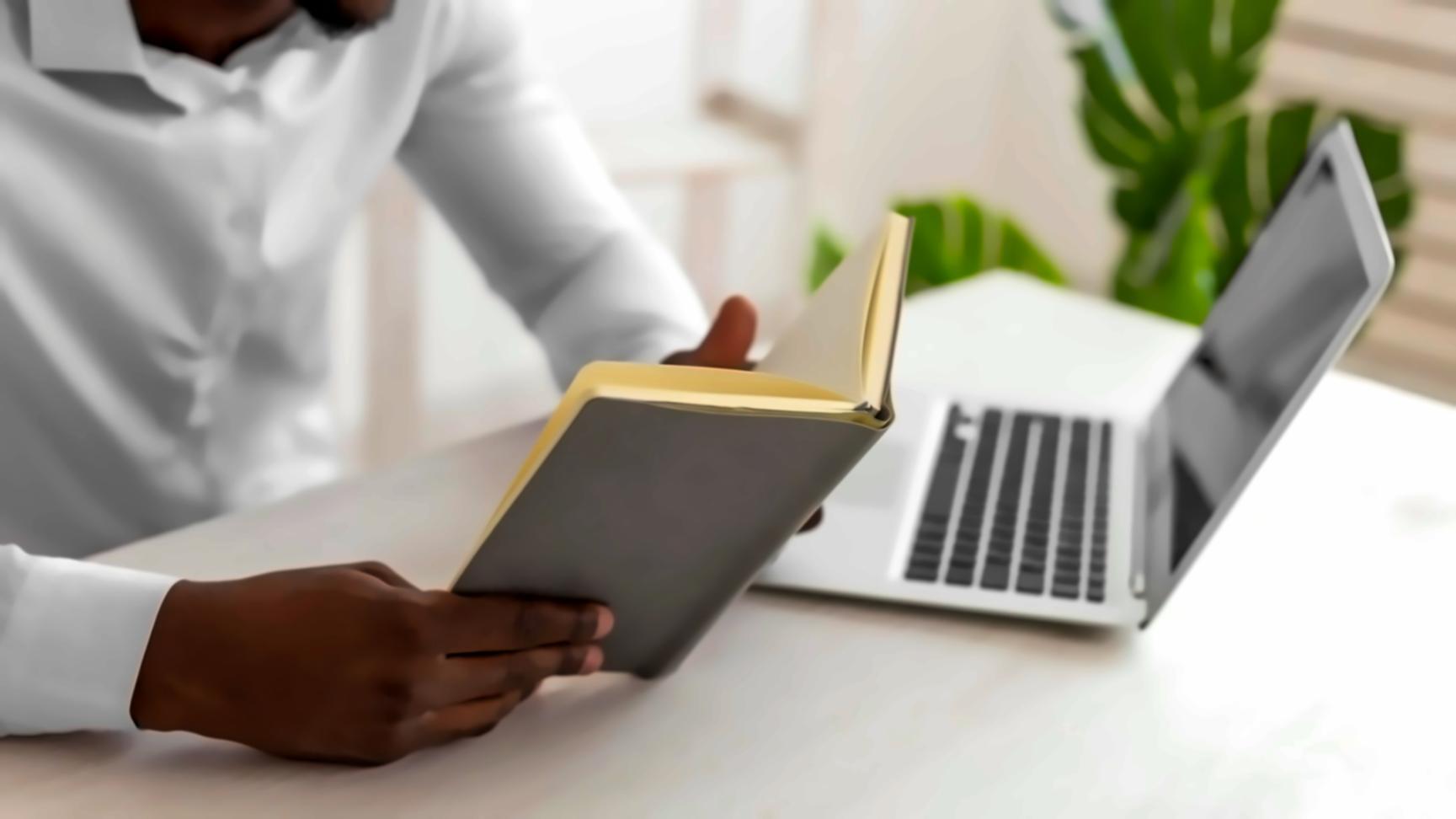 Trading-Arbeitsplatz mit mehreren Monitoren
